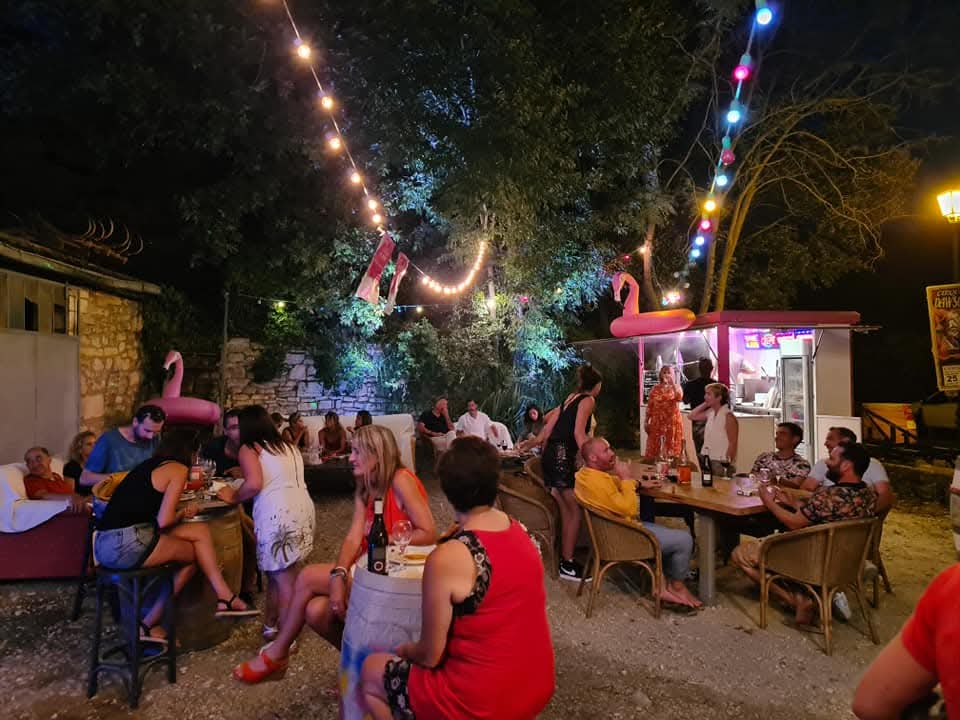 La guinguette des copains dans le Luberon, article La Provence du 2 août 2022, Orgâmic fête ses 10 ans 9 domaine festif